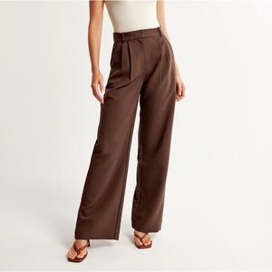 Abercrombie Sloane Tailored Pant in Brown